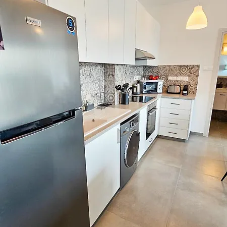 Sealife Citycenter Residences * Ларнака